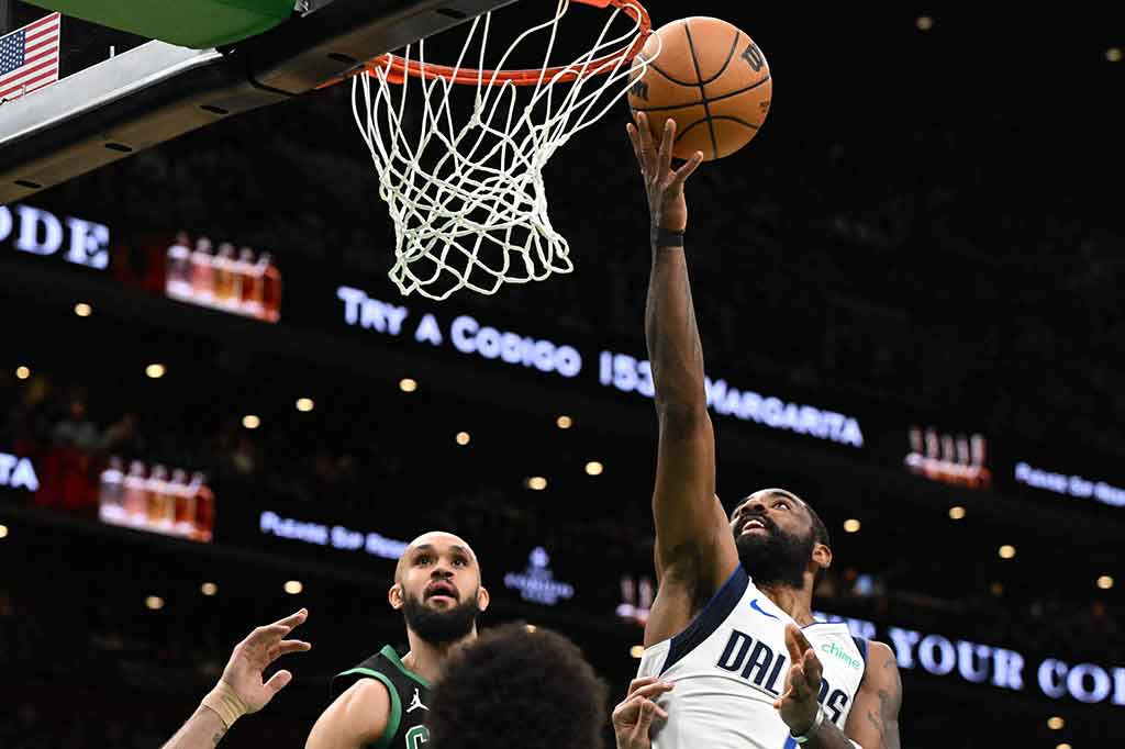 Kyrie Irving menambahkan 19 poin, namun memiliki akurasi tembakan hanya 39,1 persen atau 9 masuk dari total 23 upaya lewat permainan terbuka. Dia hanya berhasil memasukkan 1 bola dari total 7 upaya tembakan jarak jauh.