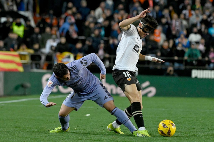Memasuki babak kedua, Madrid mampu menguasai jalannya pertandingan. Sejumlah peluang didapat Jude Bellingham, namun Mamardashvili mampu mengamankan gawangnya.