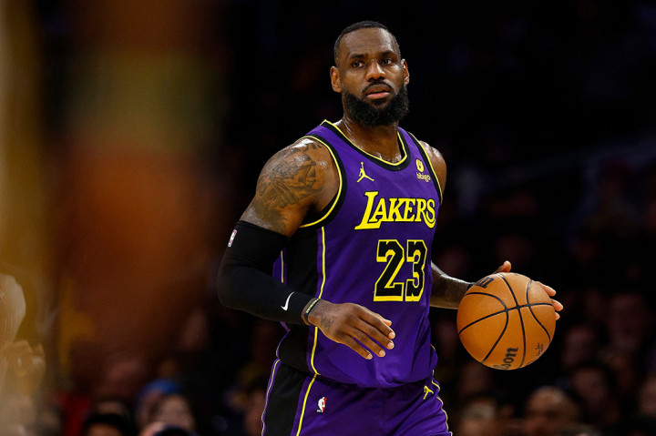 Setelah mencetak lima poin pada kuarter pertama, James melakukan layup 14 detik memasuki kuarter kedua untuk menyamakan dua poin dari tonggak sejarah tersebut, kemudian gagal melakukan lemparan bebas dan pada penguasaan bola berikutnya Laker gagal melakukan tembakan tiga angka.