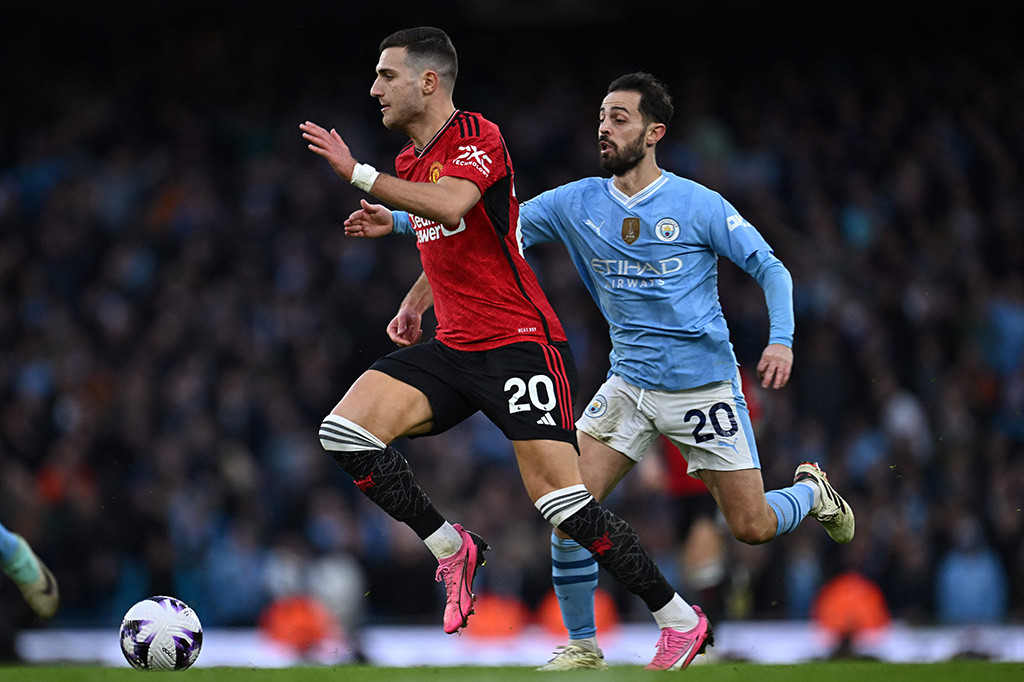 Manchester City mengemas angka penuh ketika menjamu Manchester United dalam lanjutan Premier League yang digelar Minggu, 3 Maret 2024. The Sky Blues menang 3-1 atas The Red Devils.
