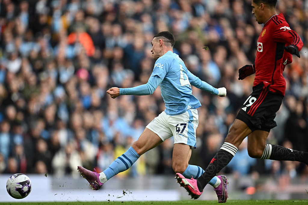 Setelah jeda, City makin gencar menekan MU. Hasilnya, gelombang serangan City membuahkan gol penyeimbang pada menit ke-56 usai Phil Foden mengonversikan umpan Rodri Hernandez.