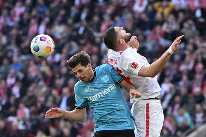 Bayer Leverkusen masih mempertahankan rekor tak terkalahkan di Bundesliga setelah membungkam Koeln ketika kedua tim bertemu pada Minggu, 3 Maret 2024. Leverkusen menang dengan skor 2-0 atas Koeln.