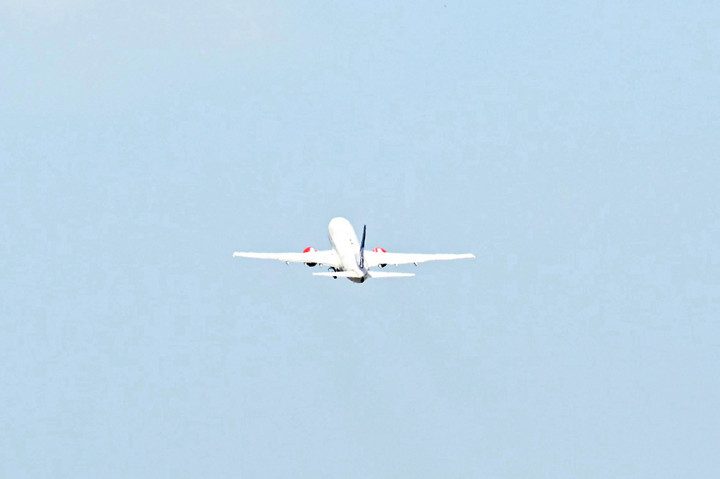 Raja tertua yang berkuasa di Eropa pada usia 87 tahun, Harald tertular infeksi dalam perjalanan ke pulau Langkawi dan dirawat di rumah sakit pada hari Selasa.