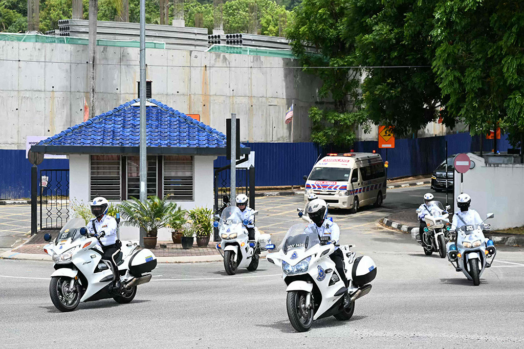 Raja Harald dari Norwegia pulang dari Malaysia pada Minggu, 3 Maret 2024 setelah jatuh sakit saat berlibur dan menghabiskan beberapa hari di rumah sakit.