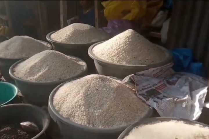 Para pedagang mulai resah, karena menjelang Ramadan 2024 pasokan beras dari petani masih sangat minim, padahal kenaikan harga beras sudah terjadi sejak beberapa bulan lalu. Pedagang mengatakan kenaikan harga beras terjadi karena kurangnya pasokan dari petani di Jeneponto.