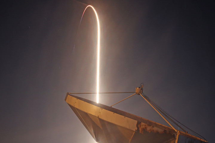 Butuh waktu sekitar sembilan menit bagi kapsul untuk mencapai orbit saat bersiap berlabuh dengan ISS dan mengangkut empat anggota awak lainnya.