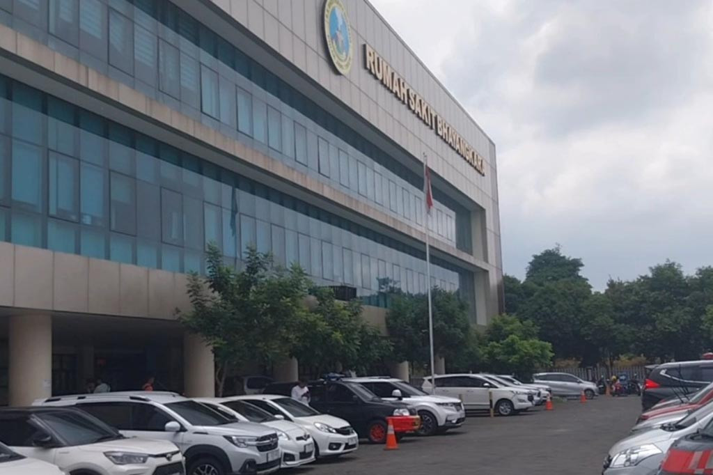 Sejumlah anggota gegana yang menjadi korban ledakan mortir di markas detasemen Gegana, Brimob Polda Jawa Timur, Senin 4 Maret 2024, dirujuk ke Rumah Sakit Bhayangkara Surabaya untuk mendapatkan perawatan.