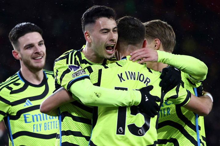 Dua menit kemudian Arsenal menambah keunggulan menjadi 3-0 lewat tendangan Martinelli setelah menerima umpan Jakub Kiwior.