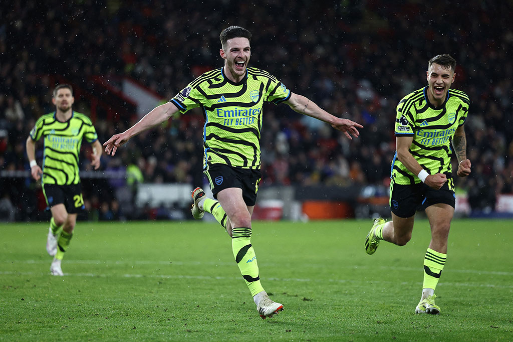 Arsenal menutup babak pertama dengan keunggulan lima gol setelah Declan Rice membobol gawang Sheffield usai memanfaatkan umpan Bukayo Saka.