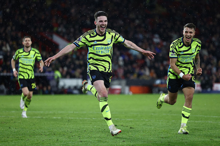 Arsenal menutup babak pertama dengan keunggulan lima gol setelah Declan Rice membobol gawang Sheffield usai memanfaatkan umpan Bukayo Saka.