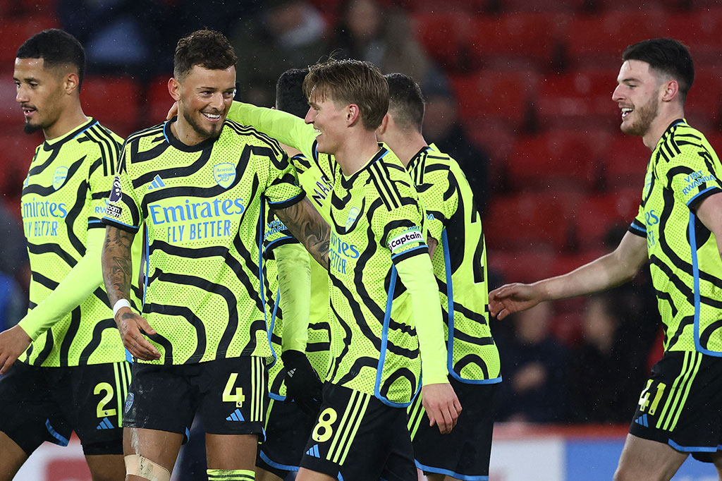 Arsenal menambah keunggulan menjadi 6-0 pada menit 58 lewat gol yang dicetak Ben White setelah menerima umpan dari Havertz.