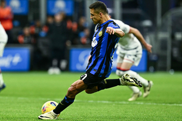 Empat menit berselang, Inter mendapat hadiah penalti setelah Barella dilanggar Morten Frendrup di kotak penalti. Alexis Sanchez sukses mengecoh kiper Genoa Josep Martinez sehingga skor berubah menjadi 2-0 pada menit ke-38.