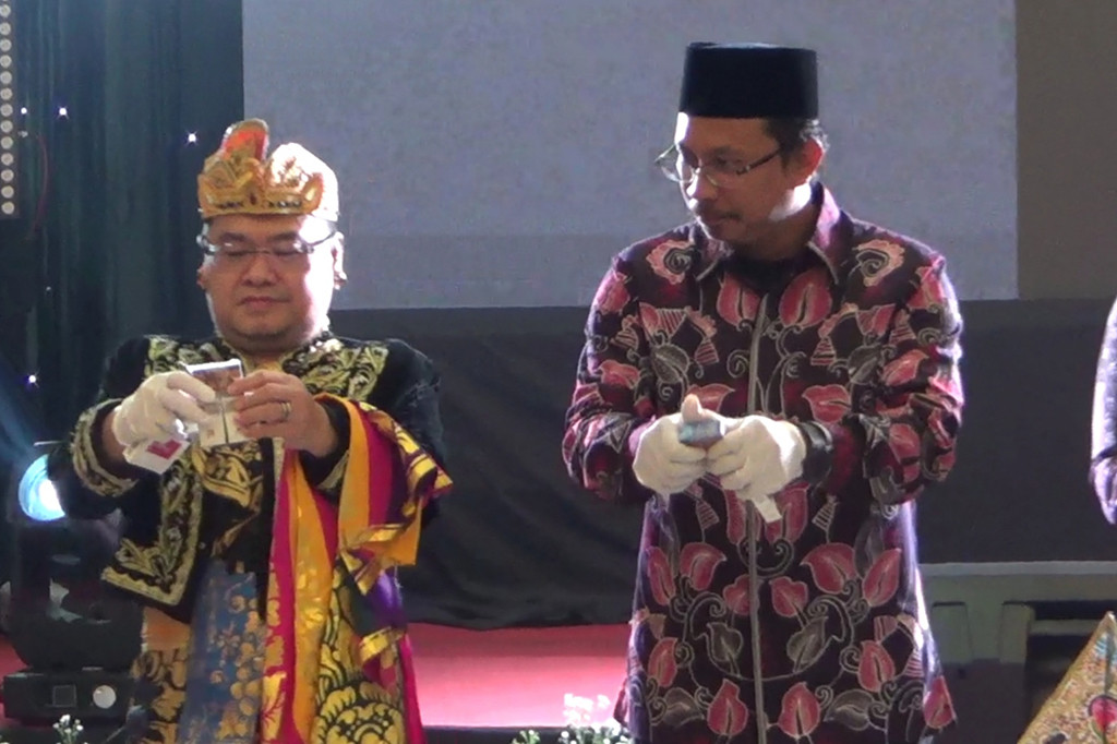 Barang yang dimusnahkan itu merupakan barang milik negara hasil penindakan di bidang cukai Februari sampai dengan November 2023. Terdiri dari 17.589.336 batang rokok ilegal, 500 ribu gram tembakau iris, dan 220 ribu mililiter minuman mengandung etil alkohol. Selain itu ada 87.500 lembar barang lain terkait barang kena cukai hasil tembakau berupa etiket akan dimusnahkan.