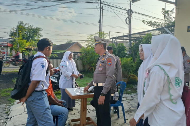 Puluhan pelajar di kawasan Wonoayu Kabupaten Sidoarjo terjaring Operasi Keselamatan Semeru 2024, Selasa, 5 Maret 2024.