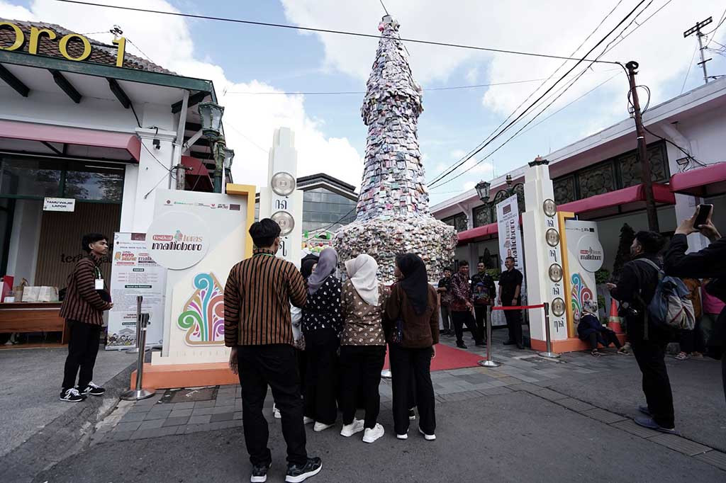 MURI mencatat, gunungan oleh-oleh setinggi 11 meter yang berisi berisi produk kuliner, kerajinan dan fesyen sebagai yang terbesar serta tertinggi yang pernah ada serta melibatkan UMKM terbanyak. Pembuatan gunungan ini melibatkan produk yang dibuat lebih dari 3000 UMKM dan pedagang di kawasan Malioboro, Yogyakarta.