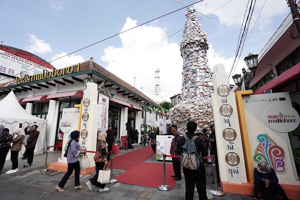 Catatan rekor MURI tersebut diserahkan oleh Perwakilan MURI, Sri Widayati di Teras Malioboro 1, Malioboro, Selasa bersamaan dengan Festival Teras Malioboro. Festival ini sendiri digelar untuk memperingati HUT ke-2 Teras Malioboro dari 1 Februari hingga 7 Maret 2024.