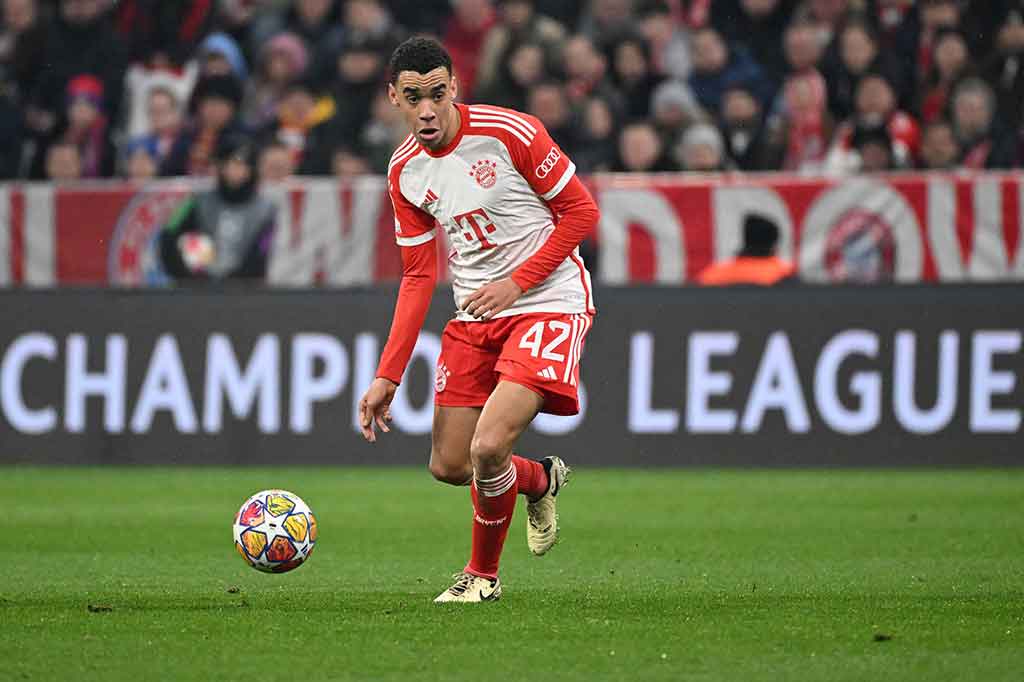 Giliran Jamal Musiala yang menciptakan peluang lewat tendangannya dari luar kotak penalti, akan tetapi dapat kembali diamankan Provedel.