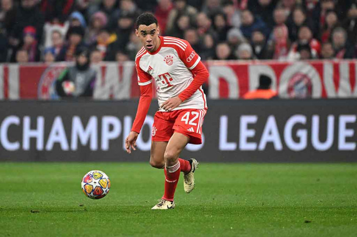 Giliran Jamal Musiala yang menciptakan peluang lewat tendangannya dari luar kotak penalti, akan tetapi dapat kembali diamankan Provedel.