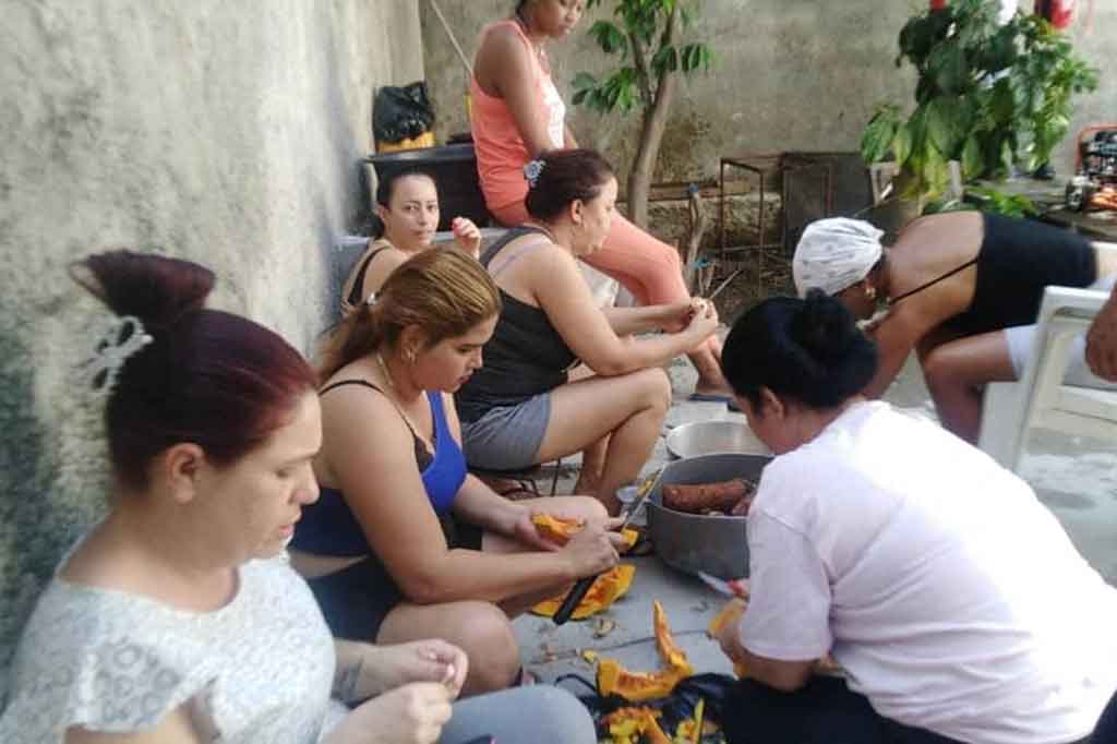 “Ketika kami hendak menaiki pesawat, mereka menyadari bahwa pesawat tersebut memiliki lubang peluru,” kata seorang penumpang asal Kuba berusia 34 tahun kepada AFP melalui WhatsApp, yang tidak mau disebutkan namanya.