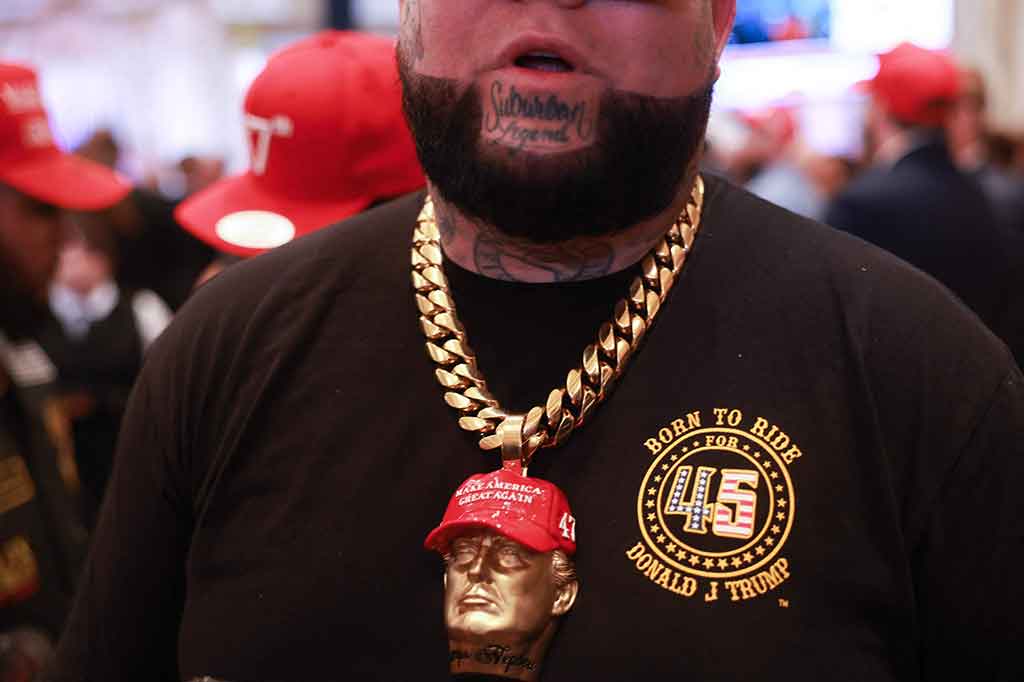 Alabama, Arkansas, Colorado, California, Maine, Massachusetts, Minnesota, North Carolina, Oklahoma, Tennessee, Texas dan Virginia semuanya dipanggil oleh jaringan AS untuk Trump, yang menyatakan terima kasih di situs Truth Social-nya ketika penghitungan terus berlanjut di negara bagian Super Tuesday lainnya. Penantangnya, mantan duta besar PBB Nikki Haley, menang tipis di negara bagian Vermont di timur laut.