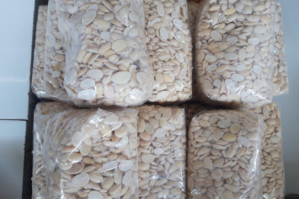 Yusuf menerapkan harga yang tetap guna menjaga konsumen. Sebab, animo pembelian tempe mulai menurun. Penyebabnya, faktor imbas kenaikan harga pangan memaksa warga menyesuaikan belanjaan. Selain itu, sebagian konsumen meninggalkan tempe sebagai kudapan yang wajib ada di meja makan.