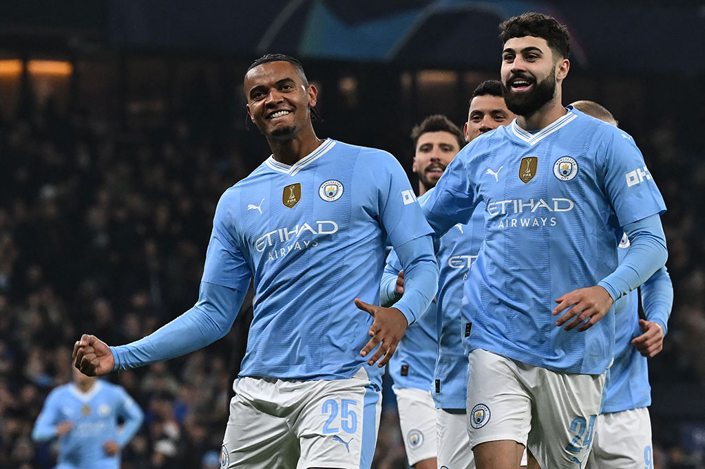 City langsung membuka skor saat laga baru berjalan lima menit berkat gol Manuel Akanji setelah menyambar masuk bola sepak pojok Julian Alvarez dengan tembakan voli. City unggul 1-0.