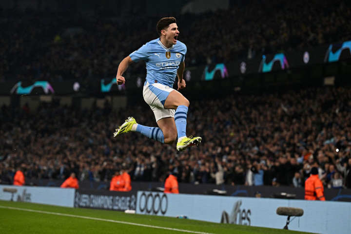City menambah gol mereka pada menit ke-9. Kali ini Julian Alvarez yang membobol gawang Copenhagen. Alvarez melepaskan sepakan keras dari sisi kiri yang gagal ditangkap sempurna kiper Copenhagen, Kamil Grabara. Manchester City 2-0 Copenhagen.