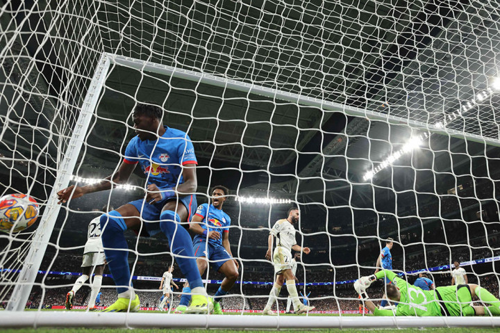 Tetapi, keunggulan Madrid hanya berlangsung tiga menit setelah tim tamu menyamakan kedudukan berkat gol sundulan Will Orban di kotak penalti. Skor berubah menjadi 1-1.