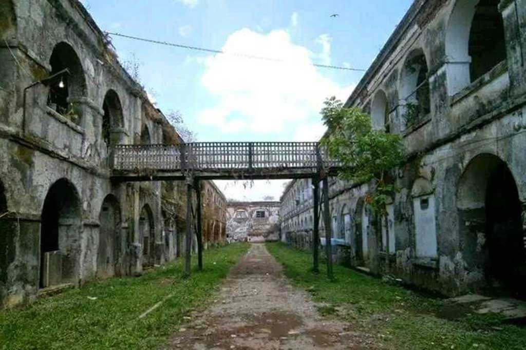 Namanya Benteng Willem I lebih dikenal dengan nama Benteng Pendem Ambarawa terletak di Ambarawa, Kabupaten Semarang, Jawa Tengah merupakan peninggalan sejarah yang dibangun dibangun pada tahun 1834 dan selesai 1845.