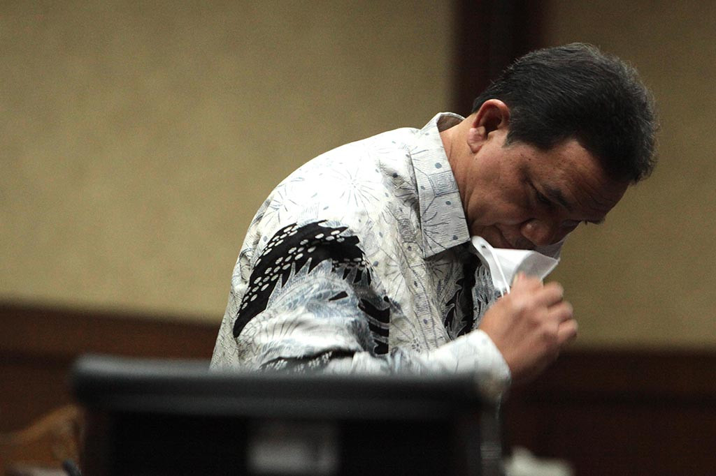 Ia pun menjelaskan uang tersebut diterima dari Direktur PT Multimedia Berdikari Sejahtera Windi Purnama dengan sumber uang dari Komisaris PT Solitech Media Synergy Irwan Hermawan atas perintah Direktur Utama BAKTI Kominfo Anang Achmad Latif untuk diserahkan kepada terdakwa.