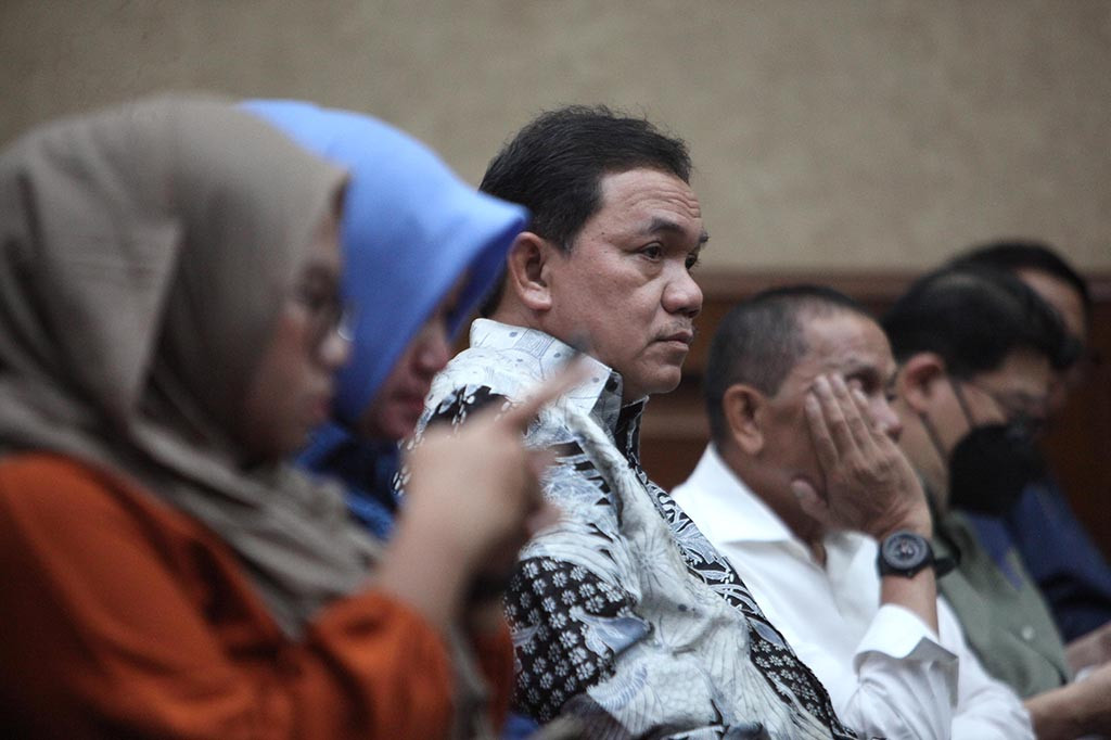 Bagus menegaskan perbuatan Achsanul tersebut sebagaimana diatur dan diancam pidana dalam Pasal 12 huruf e Undang-Undang (UU) Nomor 31 Tahun 1999 tentang Pemberantasan Tindak Pidana Korupsi sebagaimana telah diubah dengan UU Nomor 20 Tahun 2001 tentang Perubahan atas UU Nomor 31 Tahun 1999 tentang Pemberantasan Tindak Pidana Korupsi Kitab Undang-Undang Hukum Pidana.