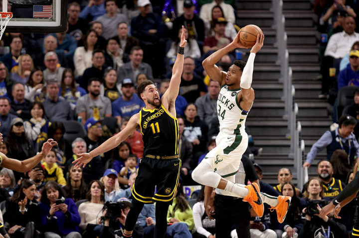 Golden State Warriors berhasil meredam Giannis Antetokounmpo dalam pertandingan melawan Milwaukee Bucks yang berakhir dengan kemenangan telak 125-90 untuk Stephen Curry dkk di Chase Center San Francisco California, Kamis, 7 Maret 2024 WIB.