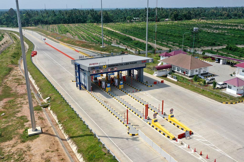 Tarif baru Tol Pekanbaru-Dumai (Permai) bakal dikenakan bagi pemudik yang melewati jalan tol tersebut pada sebelum hari raya Idul Fitri 1445 H atau lebaran nanti. Pasalnya, hingga kini pihak operator jalan tol masih melakukan sosialisasi untuk penerapan berlakunya tarif baru tersebut.