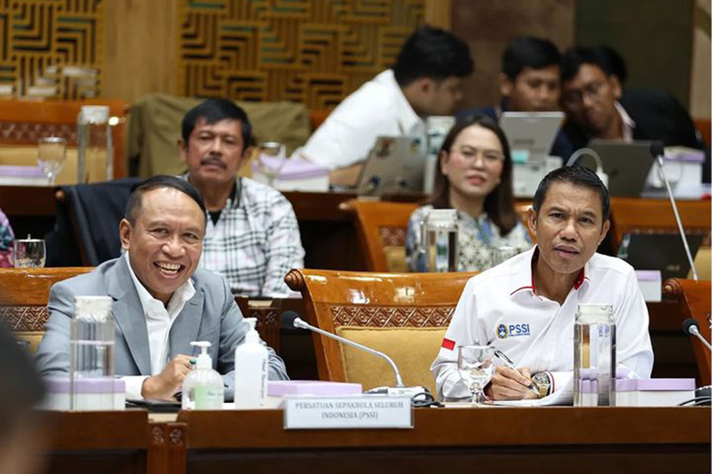 Satu nama pemain yang baru merampungkan naturalisasi Jay Idzes, serta tiga calon pemain naturalisasi lainnya Thom, Ragnar, dan Nathan telah masuk skuad timnas Indonesia yang akan menjalani dua laga kualifikasi Piala Dunia 2026 zona Asia putaran kedua Grup F melawan Vietnam di Stadion Utama Gelora Bung Karno, Jakarta pada 21 Maret dan di Stadion My Dinh, Hanoi pada 26 Maret.