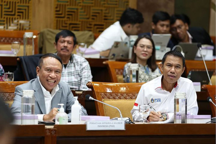 Satu nama pemain yang baru merampungkan naturalisasi Jay Idzes, serta tiga calon pemain naturalisasi lainnya Thom, Ragnar, dan Nathan telah masuk skuad timnas Indonesia yang akan menjalani dua laga kualifikasi Piala Dunia 2026 zona Asia putaran kedua Grup F melawan Vietnam di Stadion Utama Gelora Bung Karno, Jakarta pada 21 Maret dan di Stadion My Dinh, Hanoi pada 26 Maret.