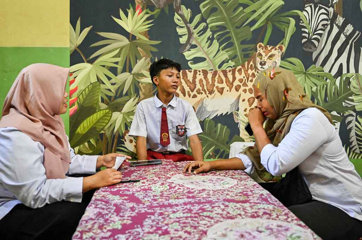 Anak kedua Ekawati meninggal dunia karena sakit. Beruntung ia bisa menyekolahkan putranya di sekolah dasar dengan bantuan pendidikan gratis pemerintah setempat. Kini ia berupaya mendapatkan bantuan serupa untuk putranya yang lain yang duduk di bangku SMP.