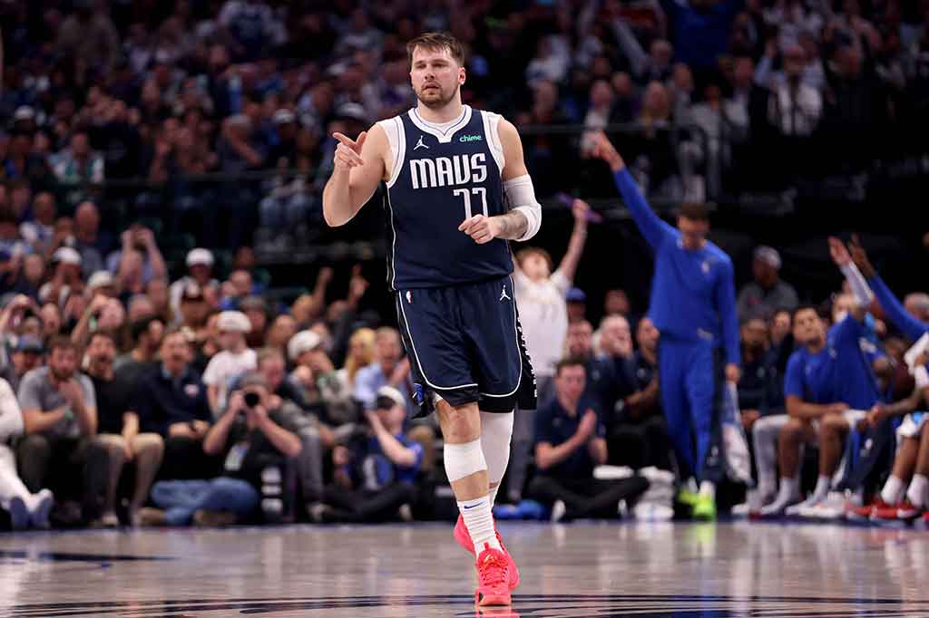 Doncic menjadi pebasket NBA kedua yang berhasil mencatat triple-double di atas 30 poin sebanyak lima kali berturut-turut. Sebelumnya, catatan itu hanya dipegang oleh Russell Westbrook dari Oklahoma City Thunder pada 2017.