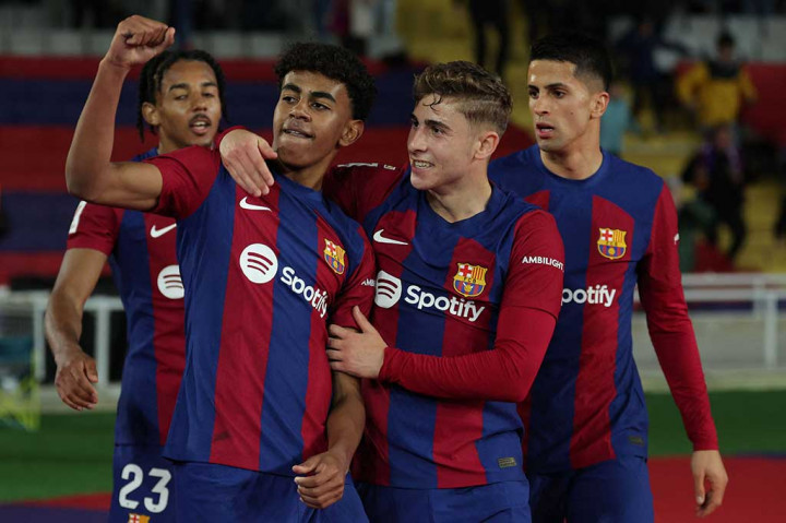 Barcelona meraih tiga poin setelah menang dengan skor tipis 1-0 atas Mallorca dalam lanjutan LaLiga pekan ke-28 di Estadi Olimpic Lluis Company pada Sabtu, 9 Maret 2024 dini hari WIB. Gol semata wayang Blaugrana dicetak Lamine Yamal di babak kedua.