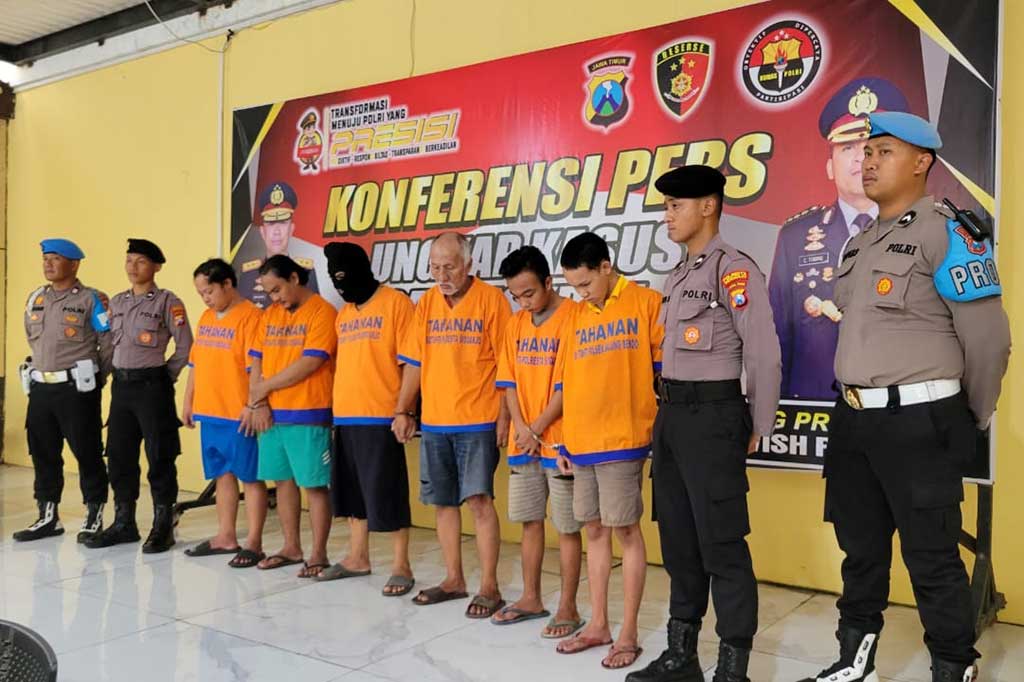 Keenam tersangka itu adalah AAR, FE, GER, CA, W, MA dikenai pasal 81 Undang-undang Perlindungan Anak dengan ancaman pidana penjara maksimal 15 tahun.