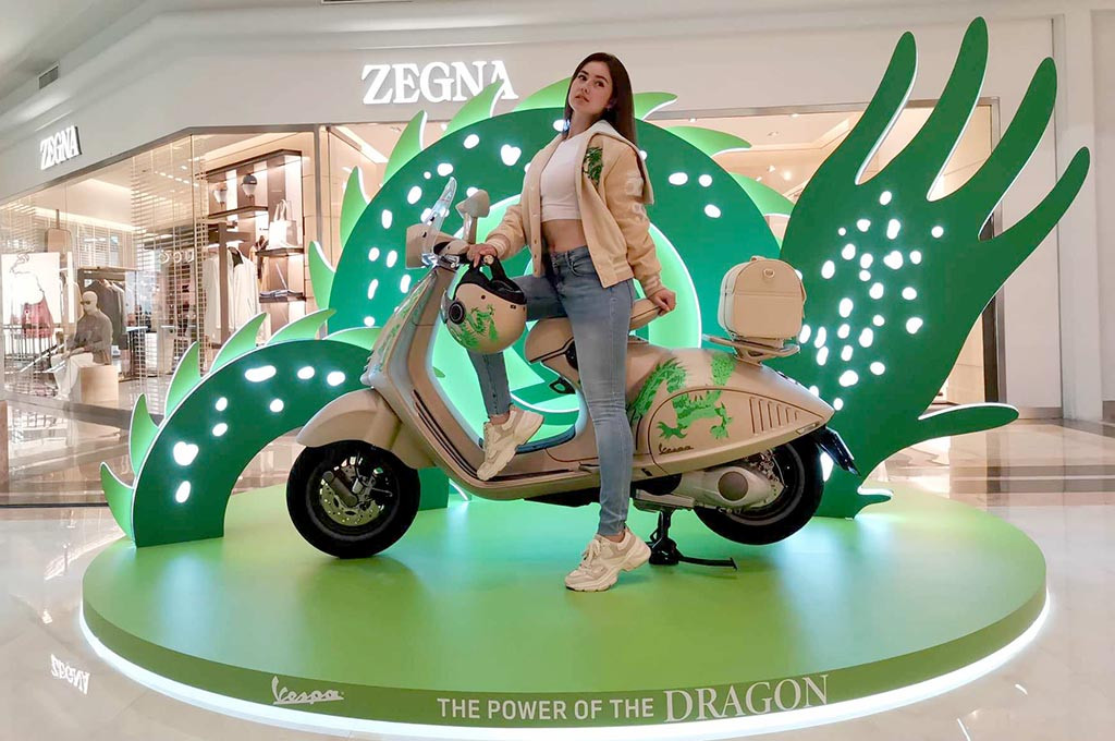 PT Piaggio Indonesia akhirnya memboyong Vespa 946 Dragon ke Tanah Air. Konsumen yang ingin membeli Vespa 946 Dragon bisa menembus banderolnya senilai Rp267 juta (on the road DKI Jakarta).