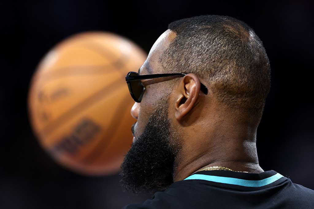 James hanya menonton di tepi lapangan lantaran nyeri berkepanjangan pada pergelangan kaki kirinya. James absen dalam pertandingan kesembilannya musim ini secara keseluruhan karena cedera yang terus-menerus dipaksakan.