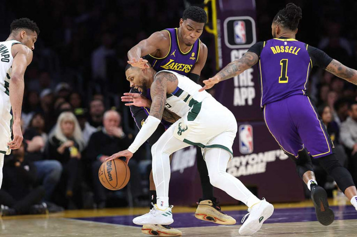 Damian Lillard menambahkan 28 poin dan 12 assist, namun tetap tidak bisa membuat timnya terhindar dari dua kekalahan berturut-turut.