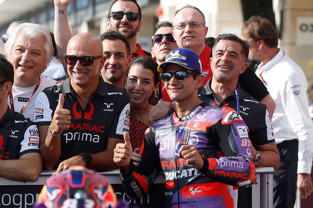 Pembalap Prima Pramac Jorge Martin merebut posisi pole perdana pada MotoGP musim 2024, setelah menjadi yang terdepan pada sesi kualifikasi MotoGP Qatar, Sabtu, 9 Maret 2024.