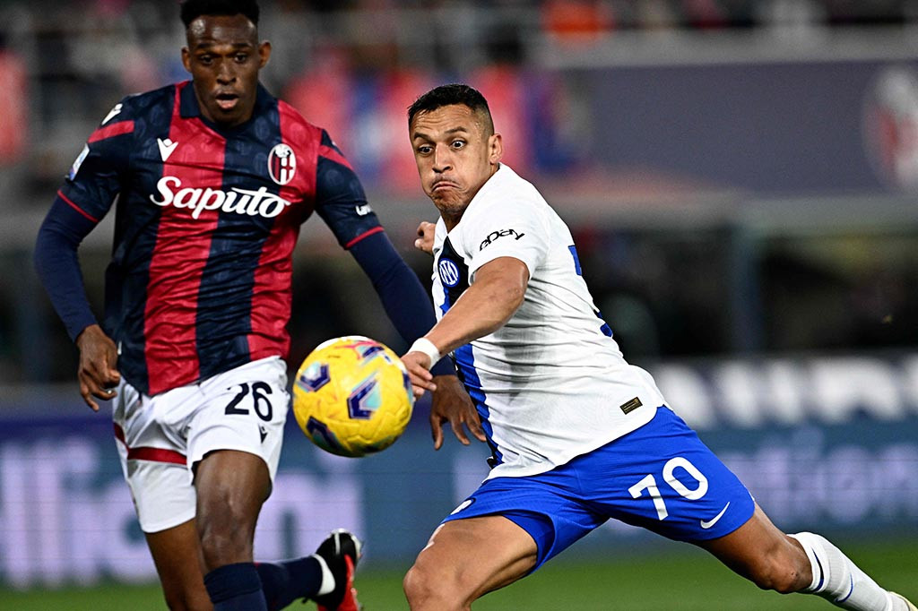 Nerazzurri mencoba mengambil inisiatif serangan pada awal laga. Alexis Sanchez menguji kiper Lukas Skorupski setelah menerima umpan Carlos Augusto. Skorupski kembali berjibaku menyelamatkan gawangnya dari situasi satu lawan satu dengan Nicolo Barella.