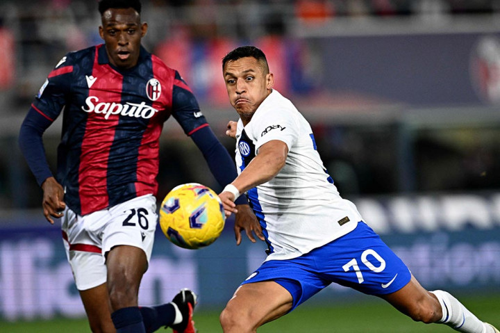 Nerazzurri mencoba mengambil inisiatif serangan pada awal laga. Alexis Sanchez menguji kiper Lukas Skorupski setelah menerima umpan Carlos Augusto. Skorupski kembali berjibaku menyelamatkan gawangnya dari situasi satu lawan satu dengan Nicolo Barella.