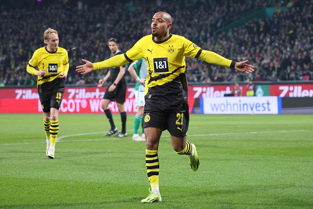 Dortmund membuka keunggulan pada menit ke-21 melalui sepakan akrobatik Donyell Malen, sebelum Sancho melakukan upaya solonya yang berbuah gol kedua. Itu sekaligus merupakan gol pertama Sancho dalam balutan seragam Dortmund sejak Mei 2021.