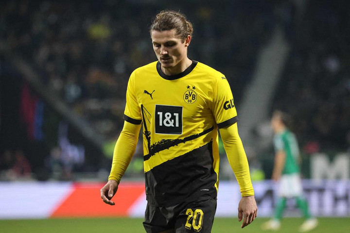 Mereka kemudian harus bermain dengan sepuluh pemain sejak menit ke-45+1, setelah Marcel Sabitzer diusir keluar lapangan akibat pelanggaran kerasnya terhadap Mitchell Weiser.