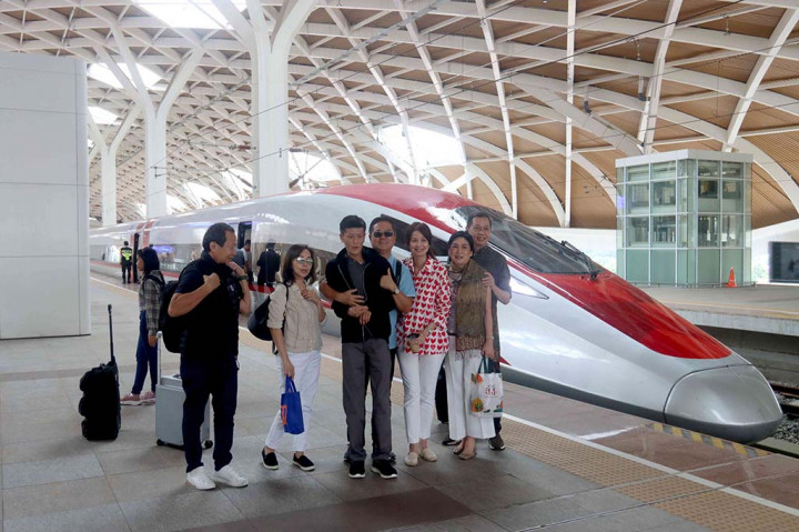 KCIC melaporkan lonjakan penumpang tersebut sudah terlihat sejak Kamis, 7 Maret 2024.