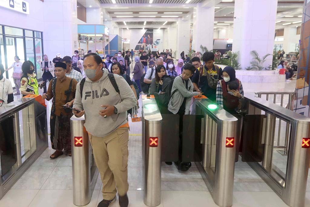 Manager Corporate Communication KCIC Emir Monti dalam keterangannya di Jakarta, Sabtu, 9 Maret 2024 menyebutkan pada Kamis, 7 Maret 2024, Whoosh memberangkatkan sebanyak 18,5 ribu penumpang. Sedangkan, pada Jumat, 8 Maret 2024 mencapai 20 ribu penumpang.