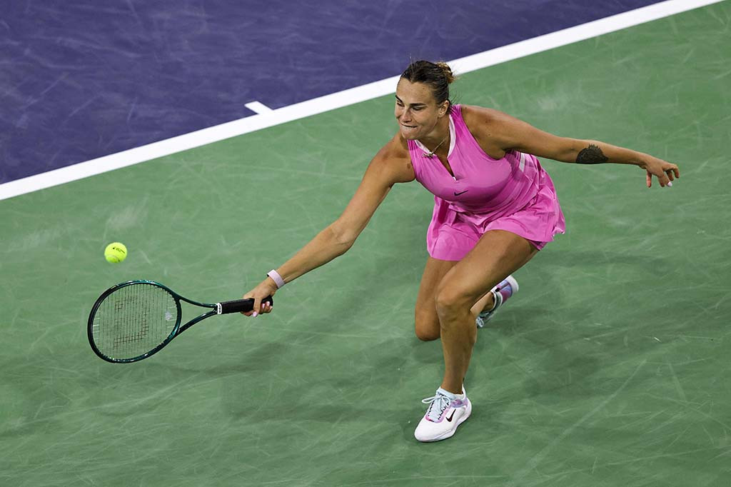 Juara Australia Terbuka Aryna Sabalenka menyelamatkan empat match point dan membutuhkan empat match point sendiri untuk meraih kemenangan 6-7 (2/7), 6-2, 7-6 (8/6) atas Payton Stearns pada hari Sabtu, 9 Maret 2024 di Indian Wells Masters.